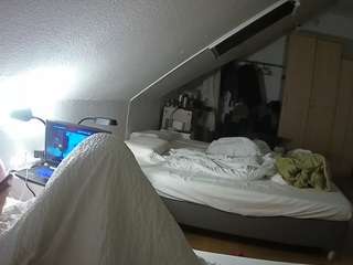 voyeurcam-julmodels-bed-4 webcam