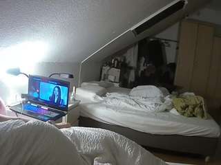 voyeurcam-julmodels-bed-4 webcam