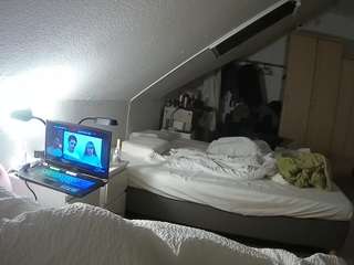 voyeurcam-julmodels-bed-4 webcam