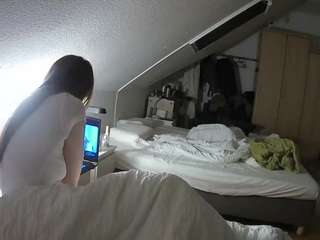 voyeurcam-julmodels-bed-4 webcam