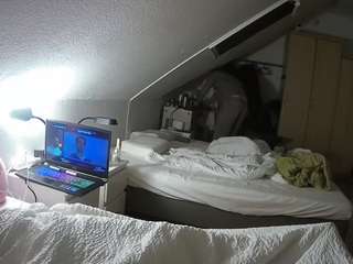 voyeurcam-julmodels-bed-4 webcam