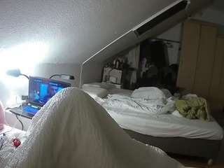 voyeurcam-julmodels-bed-4 webcam