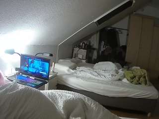 voyeurcam-julmodels-bed-4 webcam