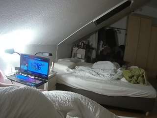 voyeurcam-julmodels-bed-4 webcam