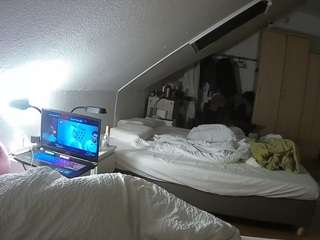 voyeurcam-julmodels-bed-4 webcam