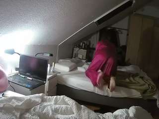 voyeurcam-julmodels-bed-4 webcam