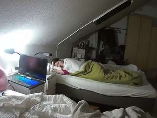 voyeurcam-julmodels-bed-4 webcam