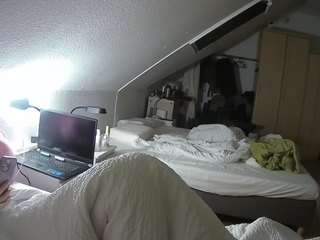 voyeurcam-julmodels-bed-4 webcam