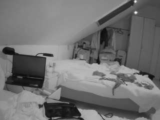 voyeurcam-julmodels-bed-4, female webcam model,  years old, on live webcam