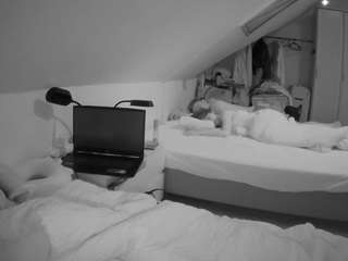 voyeurcam-julmodels-bed-4