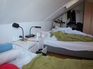 voyeurcam-julmodels-bed-4