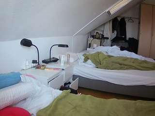 voyeurcam-julmodels-bed-4