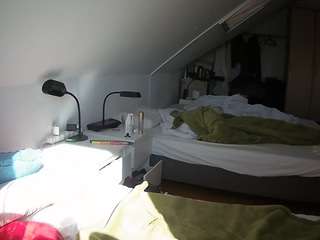 voyeurcam-julmodels-bed-4