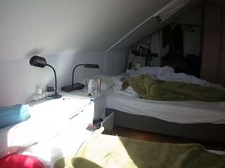 voyeurcam-julmodels-bed-4