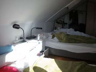 voyeurcam-julmodels-bed-4
