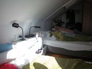 voyeurcam-julmodels-bed-4