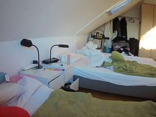 voyeurcam-julmodels-bed-4 webcam