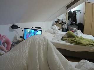 voyeurcam-julmodels-bed-4