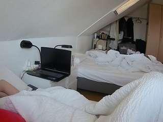 voyeurcam-julmodels-bed-4 webcam
