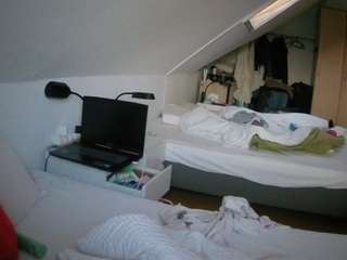 voyeurcam-julmodels-bed-4 webcam