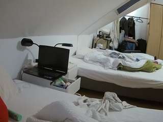voyeurcam-julmodels-bed-4 webcam