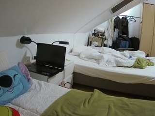 voyeurcam-julmodels-bed-4 webcam