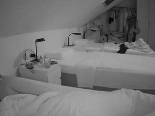 voyeurcam-julmodels-bed-4