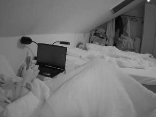 voyeurcam-julmodels-bed-4 webcam