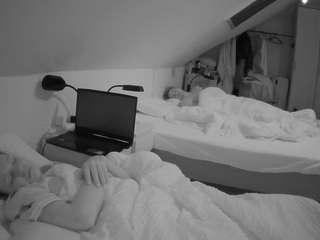 voyeurcam-julmodels-bed-4