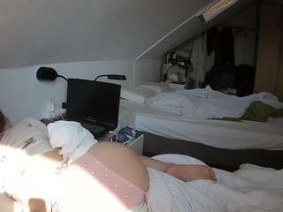 voyeurcam-julmodels-bed-4