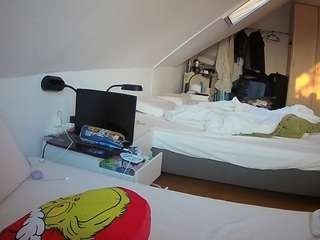 voyeurcam-julmodels-bed-4 camsoda