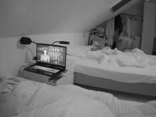 voyeurcam-julmodels-bed-4