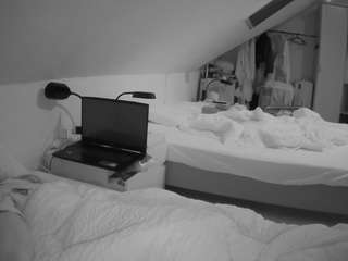 voyeurcam-julmodels-bed-4