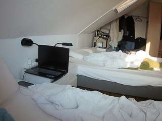 voyeurcam-julmodels-bed-4