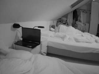 voyeurcam-julmodels-bed-4