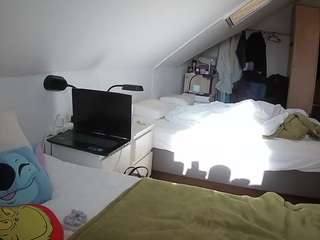 voyeurcam-julmodels-bed-4