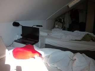 voyeurcam-julmodels-bed-4