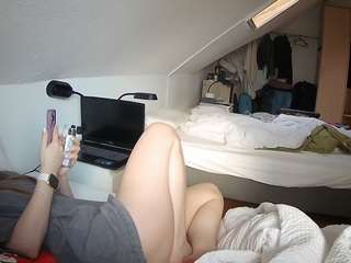 voyeurcam-julmodels-bed-4 webcam