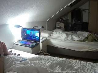 voyeurcam-julmodels-bed-4 webcam