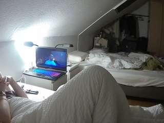 voyeurcam-julmodels-bed-4 webcam