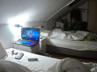 voyeurcam-julmodels-bed-4 webcam