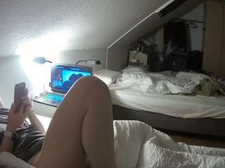 voyeurcam-julmodels-bed-4 webcam