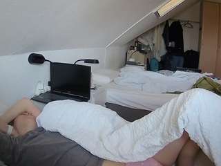 voyeurcam-julmodels-bed-4 webcam
