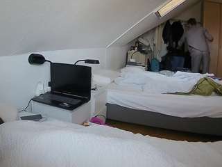 voyeurcam-julmodels-bed-4