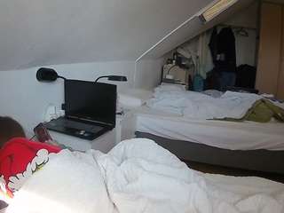 voyeurcam-julmodels-bed-4