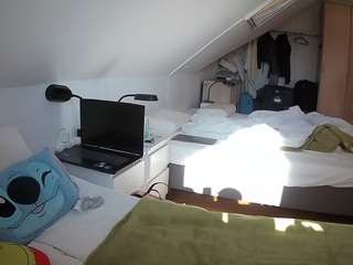 voyeurcam-julmodels-bed-4 camsoda