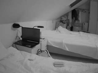 voyeurcam-julmodels-bed-4 webcam