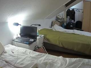 voyeurcam-julmodels-bed-4 webcam