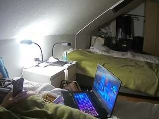 voyeurcam-julmodels-bed-4 webcam