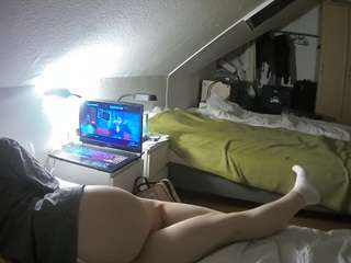 voyeurcam-julmodels-bed-4 webcam